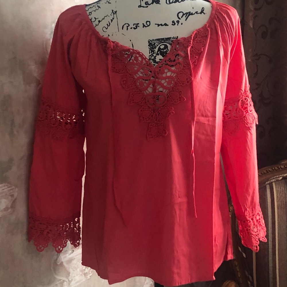 BOHO CROCHET ACCENT TOP. LACE DETAIL NWT - Picture 2 of 5